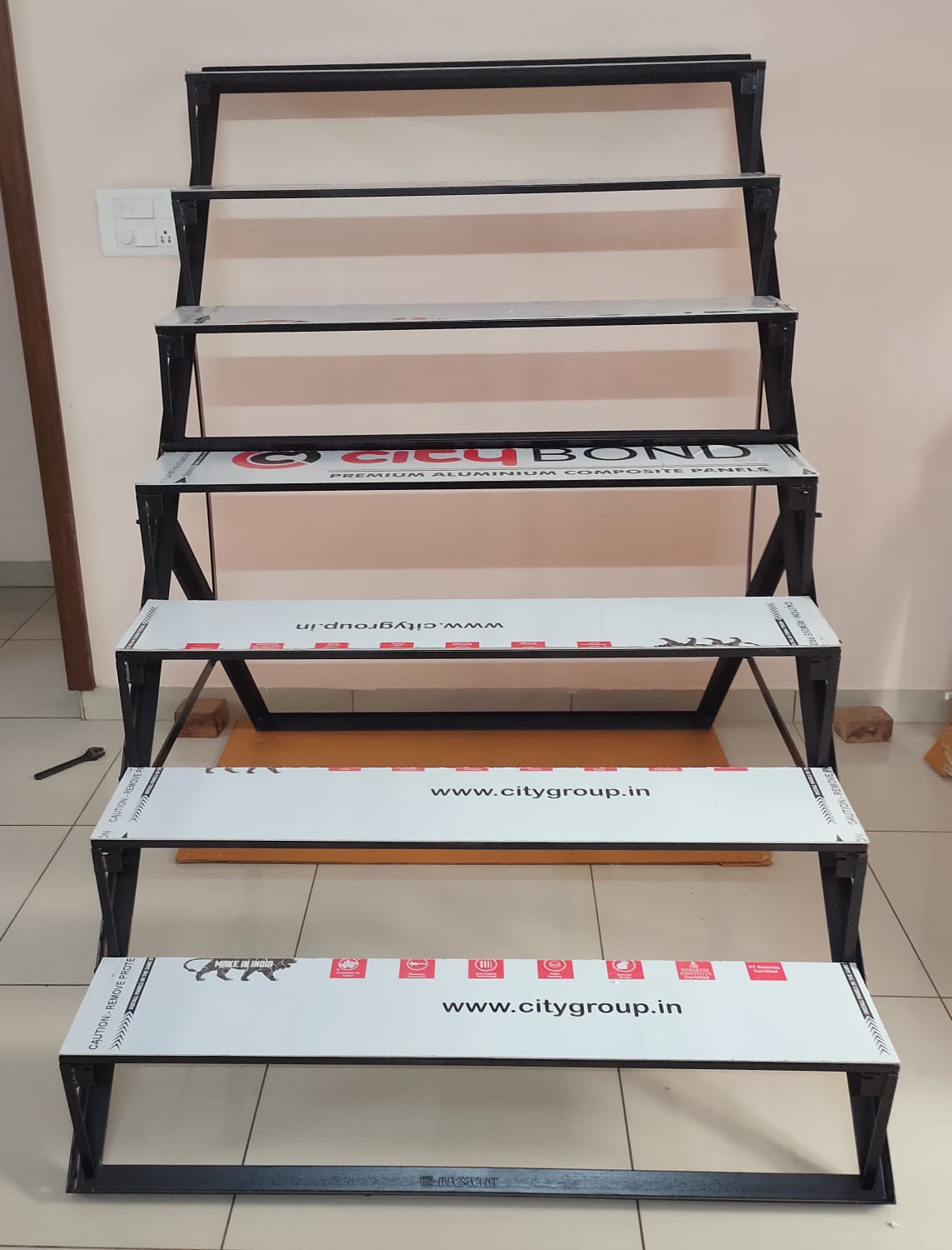 REGULAR  (Steel) <br> 7 Steps<br>Length - 4 Feet <br>Width -9 Inch